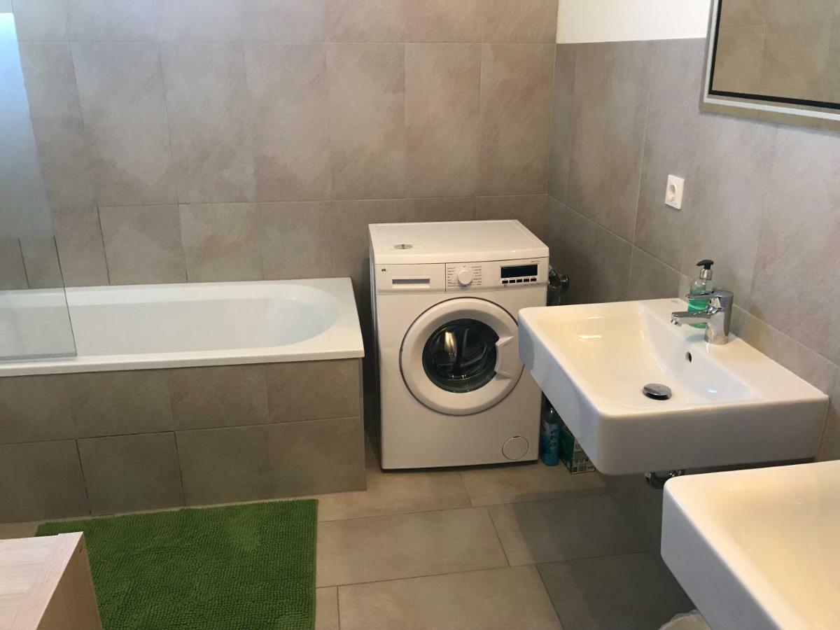 غراتس Kmheim, Cozy 103M2 Apartment, With 3 Bedroom And Covered Free Parking Place, Close To City Center المظهر الخارجي الصورة