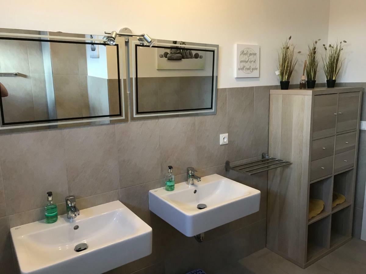 غراتس Kmheim, Cozy 103M2 Apartment, With 3 Bedroom And Covered Free Parking Place, Close To City Center المظهر الخارجي الصورة
